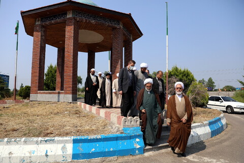 تصاویر/بازدید و ادای احترام به شهدای گمنام مدرسه علمیه امیرالمؤمنین ع رشت