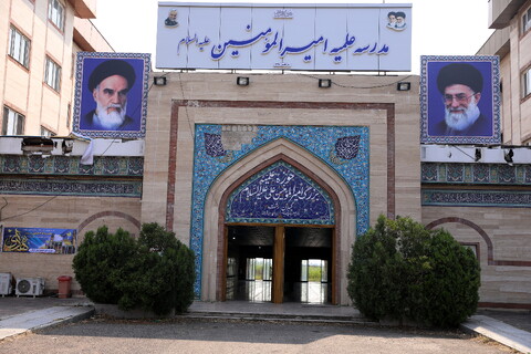 تصاویر/بازدید و ادای احترام به شهدای گمنام مدرسه علمیه امیرالمؤمنین ع رشت