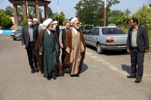 تصاویر/بازدید و ادای احترام به شهدای گمنام مدرسه علمیه امیرالمؤمنین ع رشت