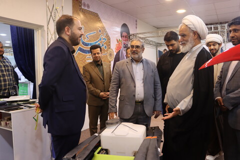بازدید عضو هیئت رئیسه مجلس خبرگان رهبری از نمایشگاه تخصصی روایت دانش استان خوزستان