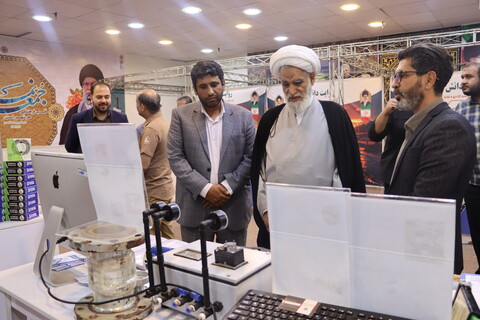 بازدید عضو هیئت رئیسه مجلس خبرگان رهبری از نمایشگاه تخصصی روایت دانش استان خوزستان