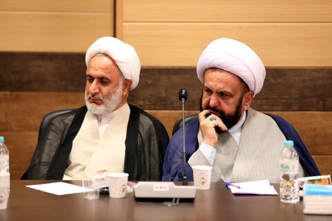 تصاویر/جلسه با نماینده ولی فقیه و اعضای شورای استان و نهادهای استان گیلان با آیت الله اعرافی