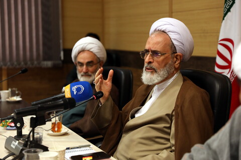 تصاویر/جلسه با نماینده ولی فقیه و اعضای شورای استان و نهادهای استان گیلان با آیت الله اعرافی