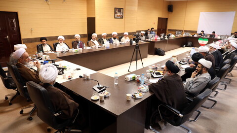 تصاویر/جلسه با نماینده ولی فقیه و اعضای شورای استان و نهادهای استان گیلان با آیت الله اعرافی