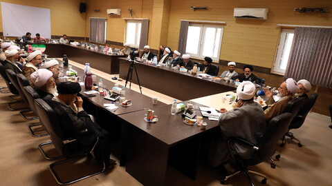 تصاویر/جلسه با نماینده ولی فقیه و اعضای شورای استان و نهادهای استان گیلان با آیت الله اعرافی