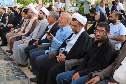 تصاویر/ عطر افشانی و گلباران گلزار شهدای کرمان و مزار حاج قاسم سلیمانی