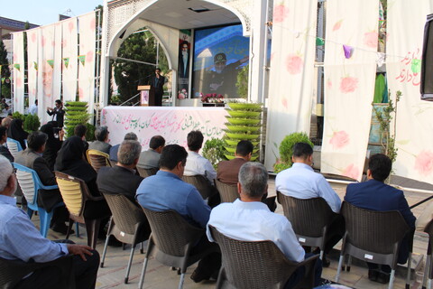 تصاویر/ عطر افشانی و گلباران گلزار شهدای کرمان و مزار حاج قاسم سلیمانی