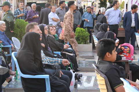 تصاویر/ عطر افشانی و گلباران گلزار شهدای کرمان و مزار حاج قاسم سلیمانی