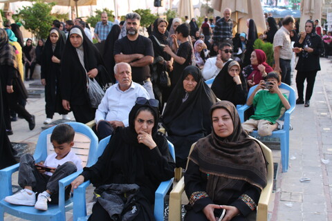 تصاویر/ عطر افشانی و گلباران گلزار شهدای کرمان و مزار حاج قاسم سلیمانی