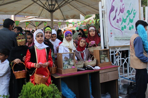 تصاویر/ عطر افشانی و گلباران گلزار شهدای کرمان و مزار حاج قاسم سلیمانی