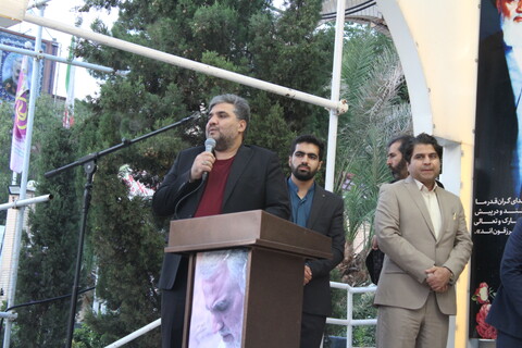 تصاویر/ عطر افشانی و گلباران گلزار شهدای کرمان و مزار حاج قاسم سلیمانی