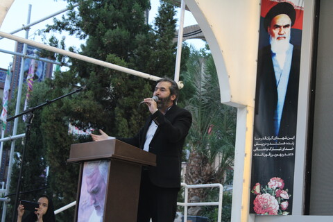 تصاویر/ عطر افشانی و گلباران گلزار شهدای کرمان و مزار حاج قاسم سلیمانی