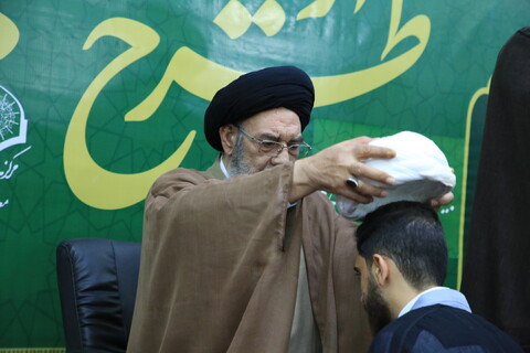 تصاویر/ آیین عمامه گذاری طلاب حوزه علمیه اصفهان