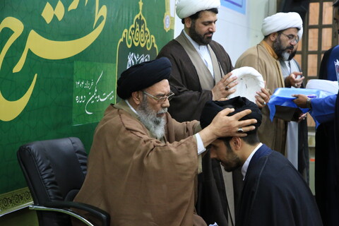 تصاویر/ آیین عمامه گذاری طلاب حوزه علمیه اصفهان