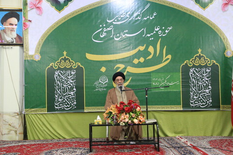 تصاویر/ آیین عمامه گذاری طلاب حوزه علمیه اصفهان