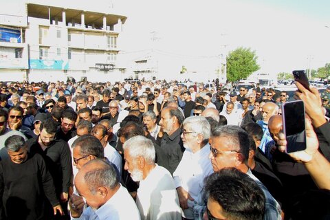 تصاویر/ تشییع جانباختگان حادثه بندر دیر