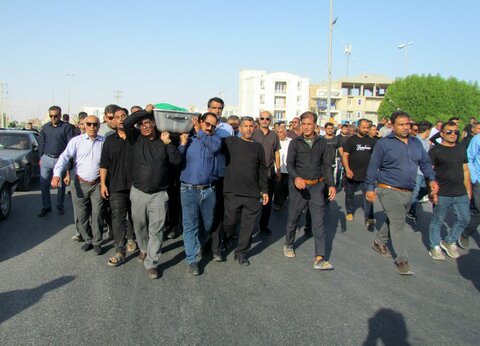 تصاویر/ تشییع جانباختگان حادثه بندر دیر