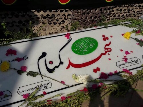 ادای احترام آیت‌ الله اعرافی به شهدای گمنام مصلای رشت