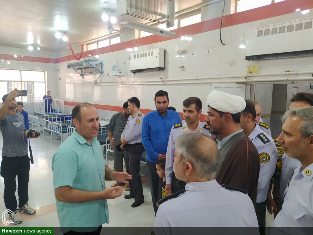 دیدار کارکنان منطقه پدافند هوایی شهید نصر اصفهانی با معلولین مرکز توانبخشی محمودیه اصفهان