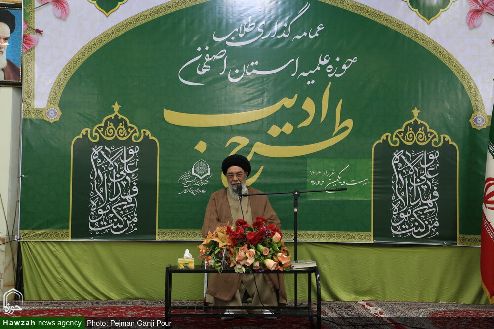 کاری بالاتر از طلبگی در دنیا نیست