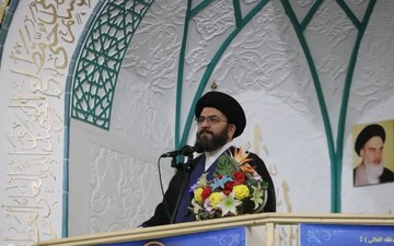 حضور مردم در نماز جمعه نشانه آمادگی برای ایستادگی در برابر تهدیدها است