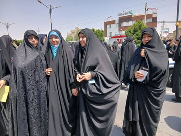 تصاویری از حضور طلاب موسسه آموزش عالی ریحانة الرسول ساوه در راهپیمایی محکومیت جنایات رژیم صهیونیستی