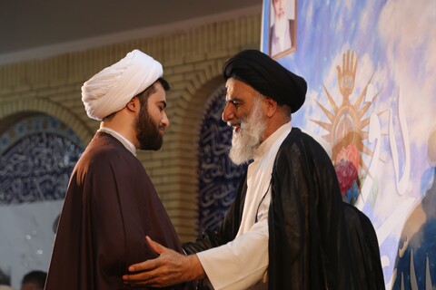 تصاویر/مراسم عمامه‌گذاری طلاب حوزه علمیه خوزستان در مسجد امام خمینی(ره) کیان‌آباد اهواز