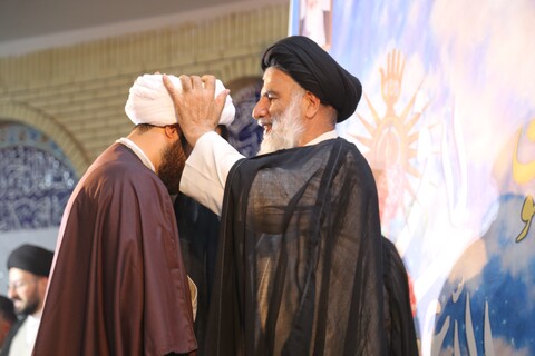 تصاویر/مراسم عمامه‌گذاری طلاب حوزه علمیه خوزستان در مسجد امام خمینی(ره) کیان‌آباد اهواز
