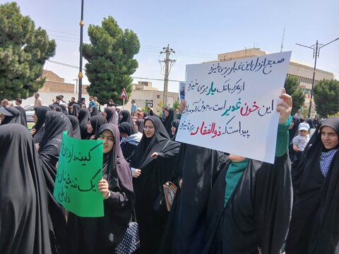 تصاویری از حضور طلاب موسسه آموزش عالی ریحانة الرسول ساوه در راهپیمایی محکومیت جنایات رژیم صهیونیستی