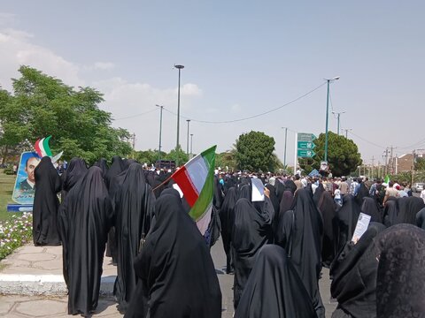 تصاویری از حضور طلاب موسسه آموزش عالی ریحانة الرسول ساوه در راهپیمایی محکومیت جنایات رژیم صهیونیستی