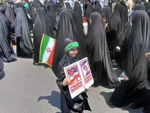 تصاویری از حضور طلاب موسسه آموزش عالی ریحانة الرسول ساوه در راهپیمایی محکومیت جنایات رژیم صهیونیستی