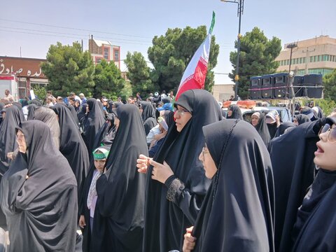 تصاویری از حضور طلاب موسسه آموزش عالی ریحانة الرسول ساوه در راهپیمایی محکومیت جنایات رژیم صهیونیستی