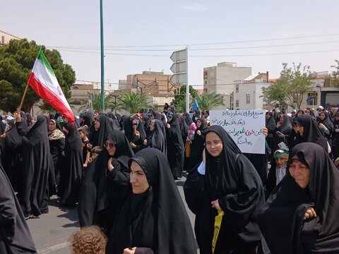 تصاویری از حضور طلاب موسسه آموزش عالی ریحانة الرسول ساوه در راهپیمایی محکومیت جنایات رژیم صهیونیستی