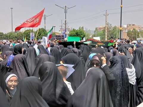 تصاویری از حضور طلاب موسسه آموزش عالی ریحانة الرسول ساوه در راهپیمایی محکومیت جنایات رژیم صهیونیستی