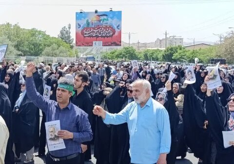 تصاویر/ حضور طلاب مدرسه علمیه فاطمه الزهرا ساوه در راهپیمایی محکومیت جنایت اخیر رژیم صهیونیستی