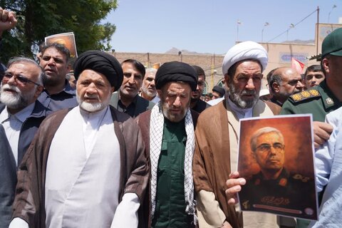 تصاویر راهپیمایی مردم خرم آباد در پی حمله اسرائیل به خاک مقدس ایران