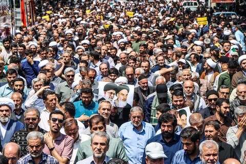 تصاویر/ نمازگزاران زنجان جنایت صهیونیست ها را محکوم کردند