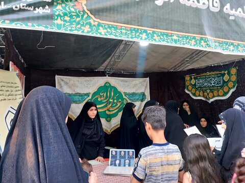 تصاویر/برپایی غرفه و ایستگاه صلواتی به مناسبت غدیر خم در ساوه