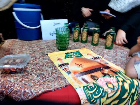 تصاویر/برپایی غرفه و ایستگاه صلواتی به مناسبت غدیر خم در ساوه