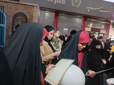 تصاویر/برپایی غرفه و ایستگاه صلواتی به مناسبت غدیر خم در ساوه