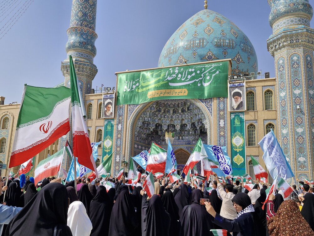 فیلم| تجمع مردم قم در مسجد جمکران در حمایت از نیروهای مسلح جمهوری اسلامی