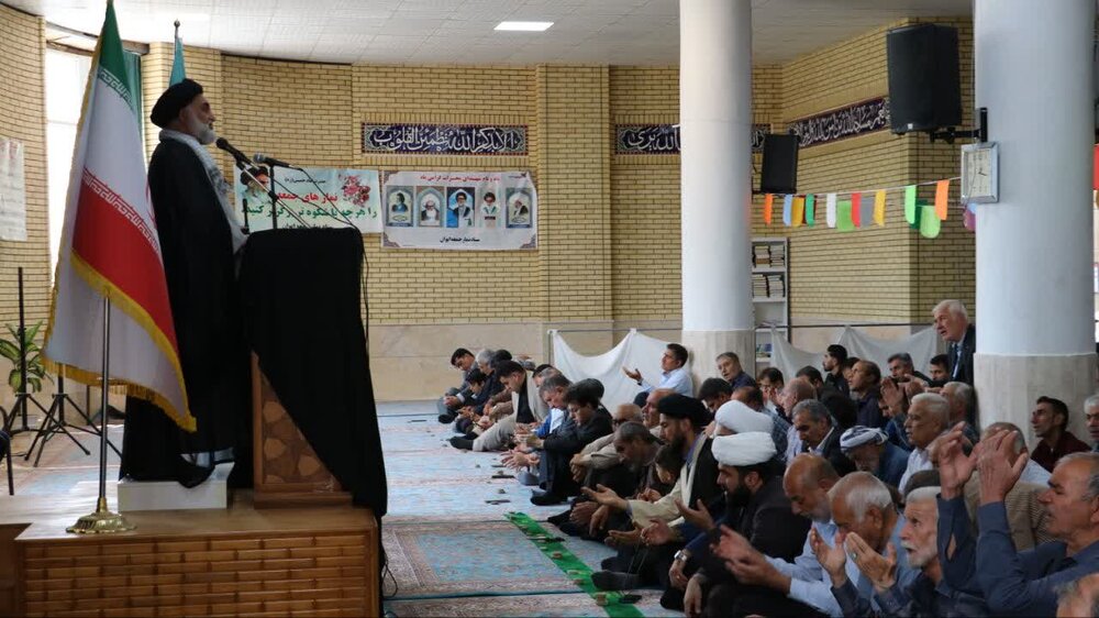 تصاویر/ اقامه نماز جمعه در شهرستان ایوان