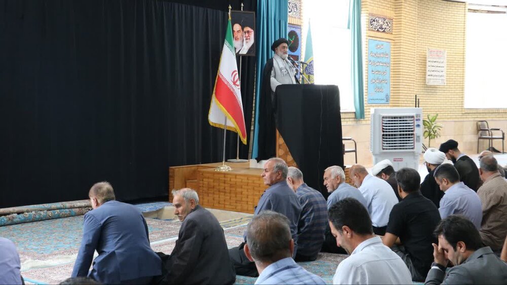 تصاویر/ اقامه نماز جمعه در شهرستان ایوان