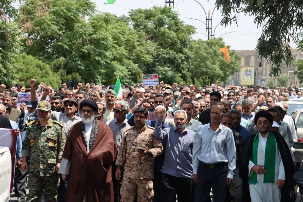 فیلم| طنین" ما همه سرباز توییم خامنه ای" در بافق