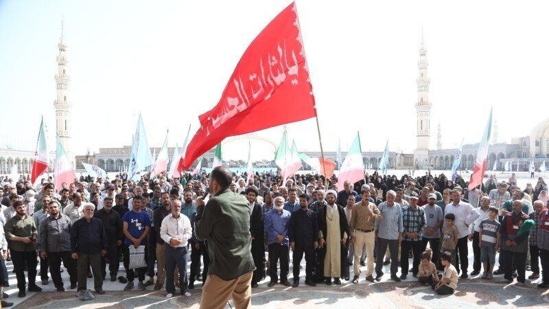 ईरान के खिलाफ इजरायली आक्रमण के विरोध में मस्जिद ए जमकरान पर लाल झंडा लगाया गया, बदला लेने की घोषणा