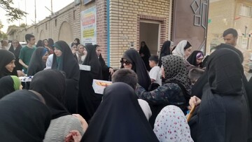 تصاویر/ ایستگاه صلواتی عید غدیر در مسیر پیاده‌روی غدیریه در ساوه