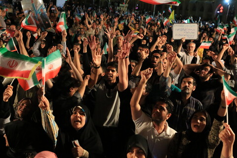 اصفہان میں صہیونی ریاست کے خلاف ایران کی انتقامی کاروائی کی حمایت میں زبردست مظاہرہ+تصاویر