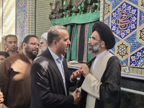 تصاویر/ دیدار عیدانه مردم و مسئولان با نماینده ولی فقیه درکاشان