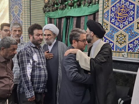 تصاویر/ دیدار عیدانه مردم و مسئولان با نماینده ولی فقیه درکاشان