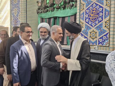 تصاویر/ دیدار عیدانه مردم و مسئولان با نماینده ولی فقیه درکاشان